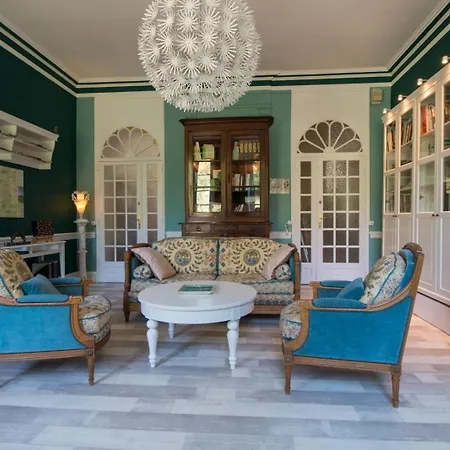 Domaine Du Vern בית הארחה