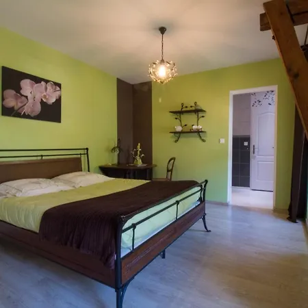 Domaine Du Vern בית הארחה